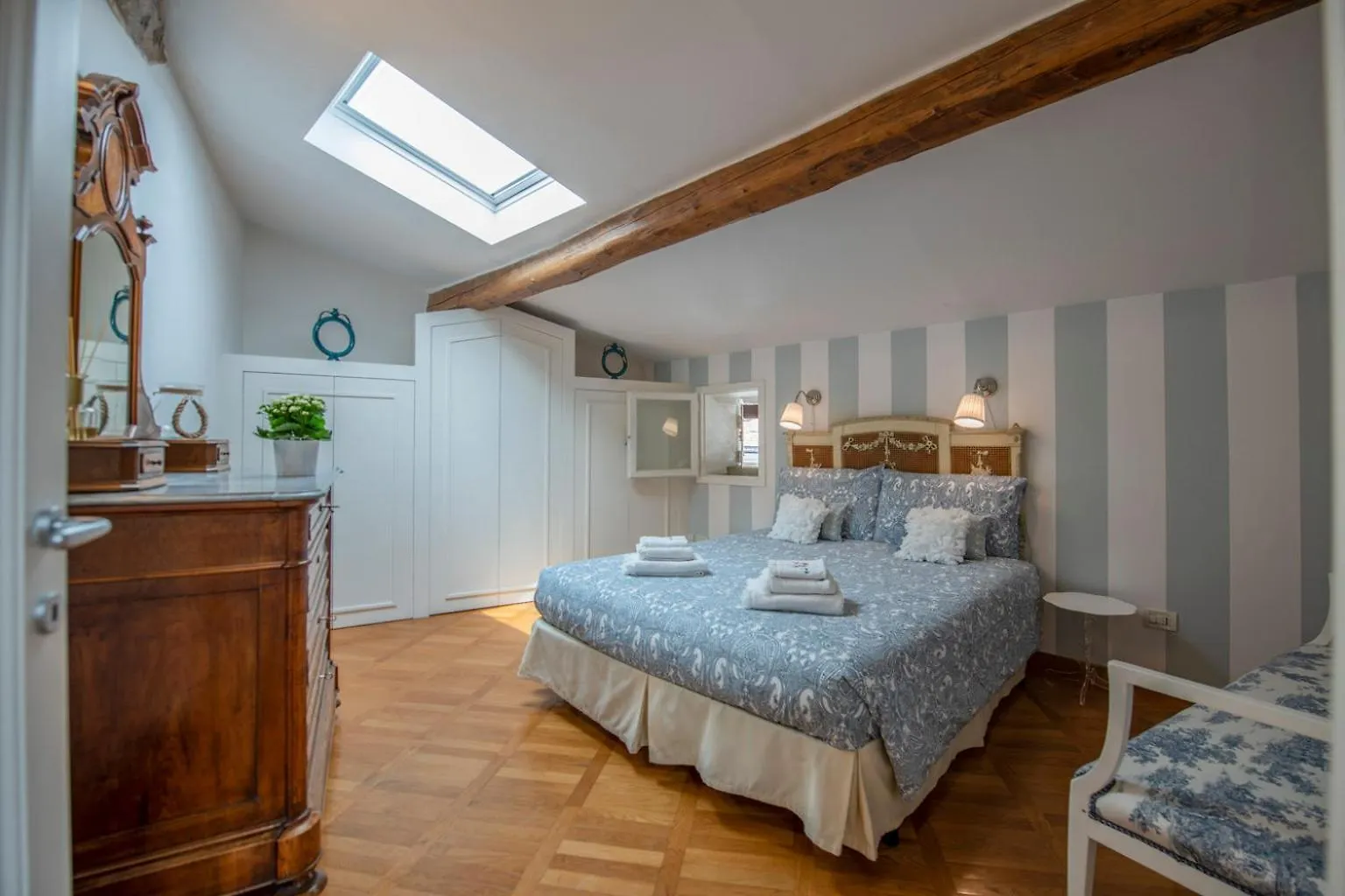 Romantic And Charming Apartments Florence Italy